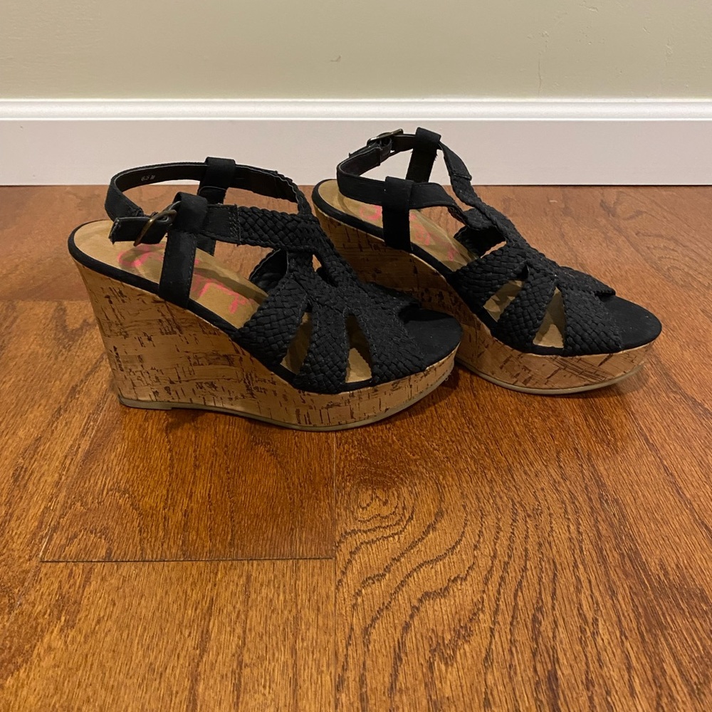 Black Wedges